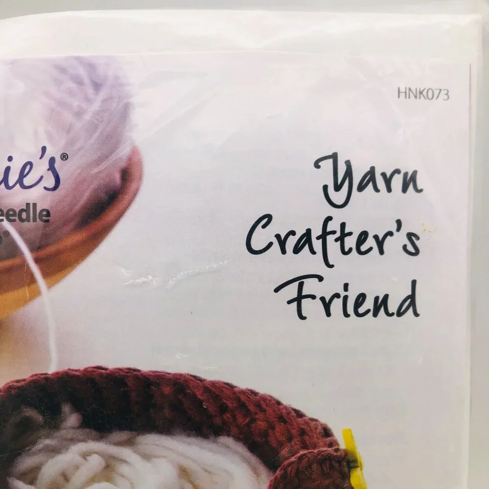 Annie's Yarn Crafter's Friend Crochet Kit HNK073 Floral Yarn Holder Organizer